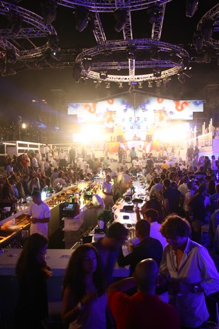 Hollaphonic at White Beirut