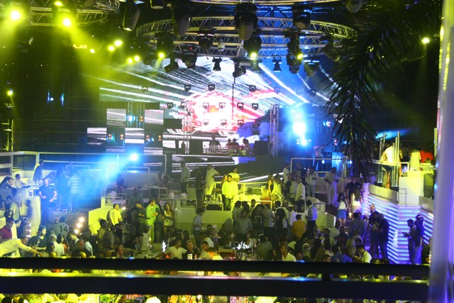 Hollaphonic at White Beirut