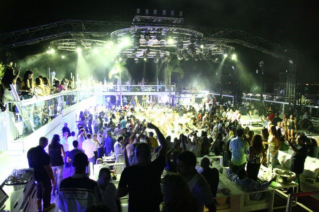 Hollaphonic at White Beirut