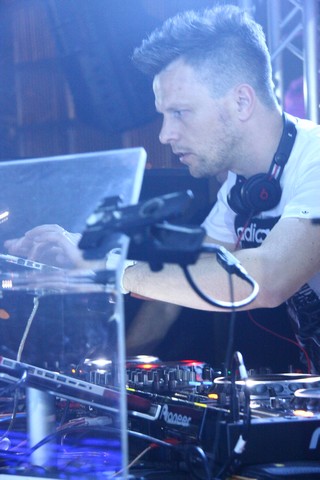 Hollaphonic at White Beirut