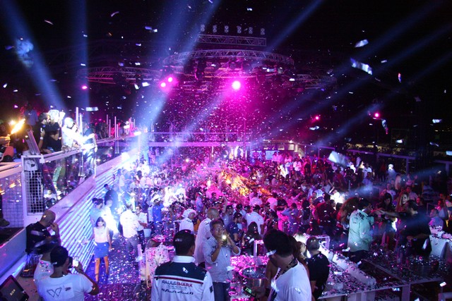 Hollaphonic at White Beirut