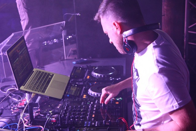 Hollaphonic at White Beirut