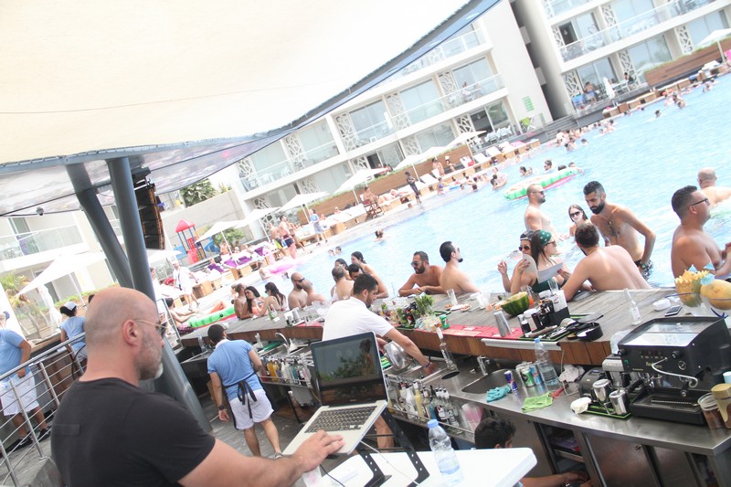 Sunday at Whitelace