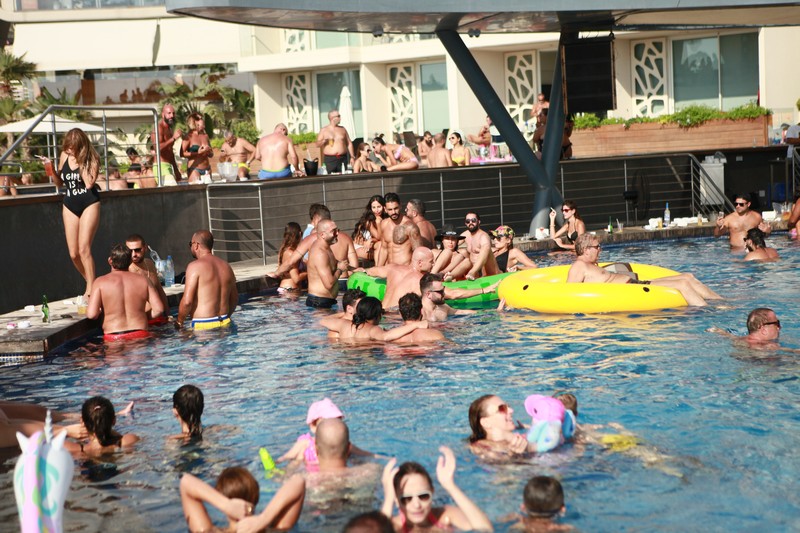 Sunday at Whitelace