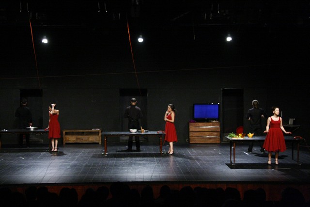 Znoud El Sitt at Theatre Monot