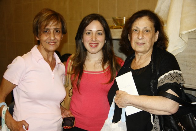 Znoud El Sitt at Theatre Monot