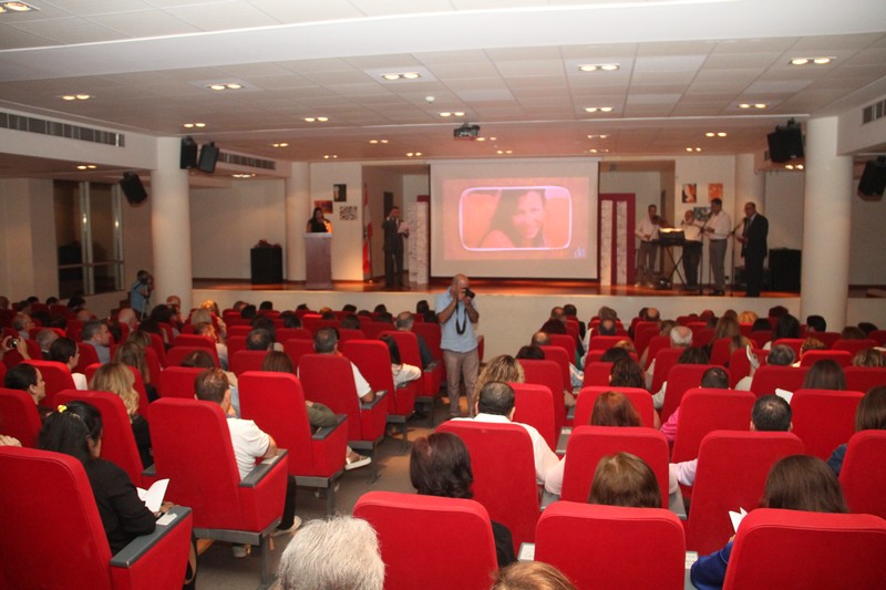 Malak Al Intizar a poetry night by Desiree Saccal