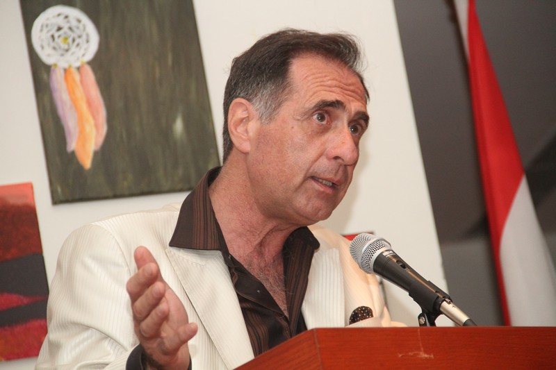 Malak Al Intizar a poetry night by Desiree Saccal