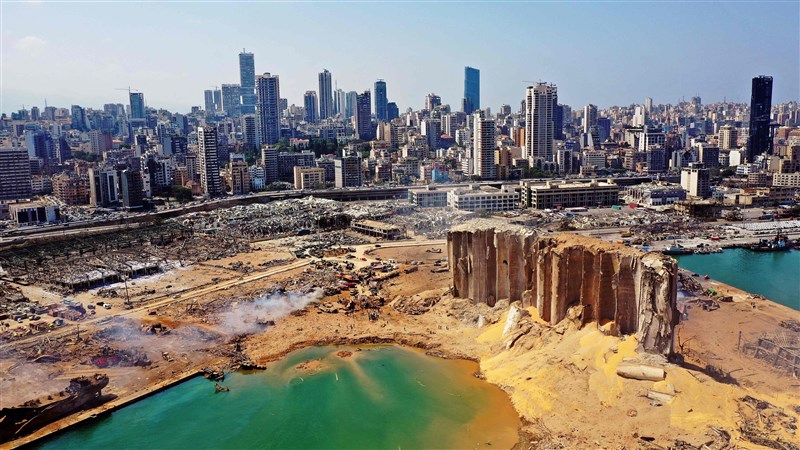  Apocalyptic scenes after explosion rocks city