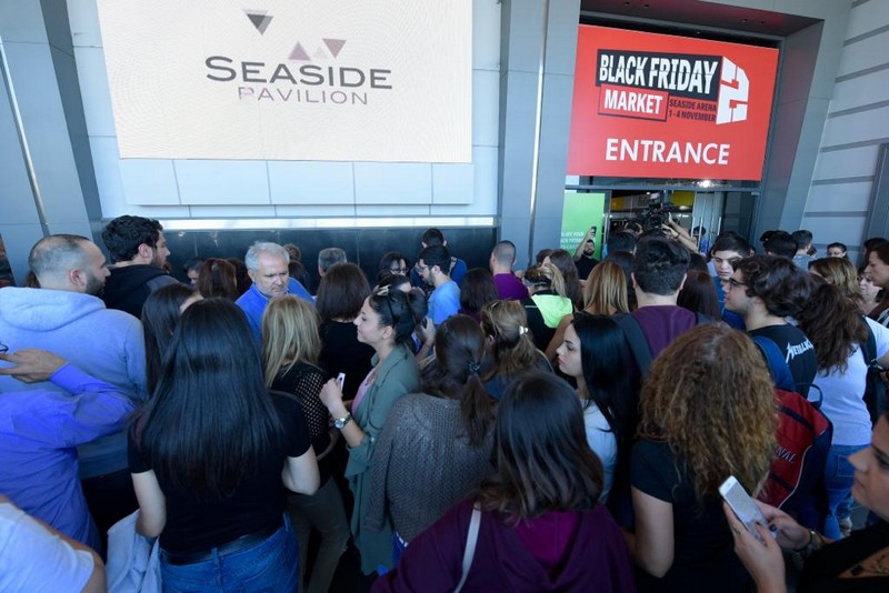 Black Friday Market welcomes summer with discounted prices