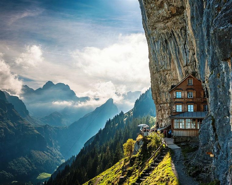 10 Amazing Hotels You Need To Visit Before You Die