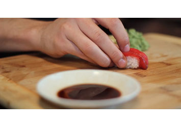 How to eat Sushi