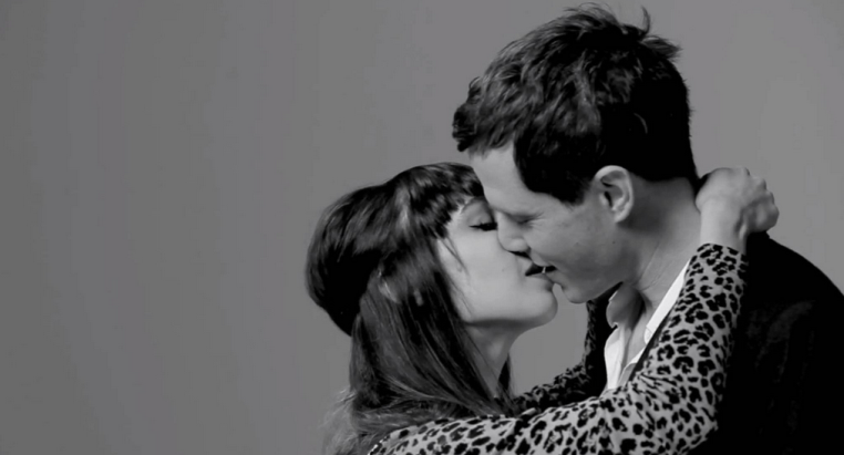 20 Strangers Were Asked to Kiss For The First Time