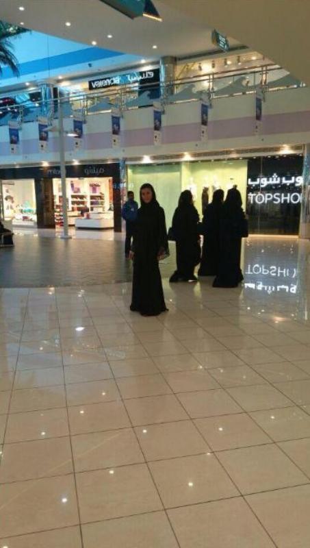 نادين الراسي ترتدي الزي الإماراتي التقليدي