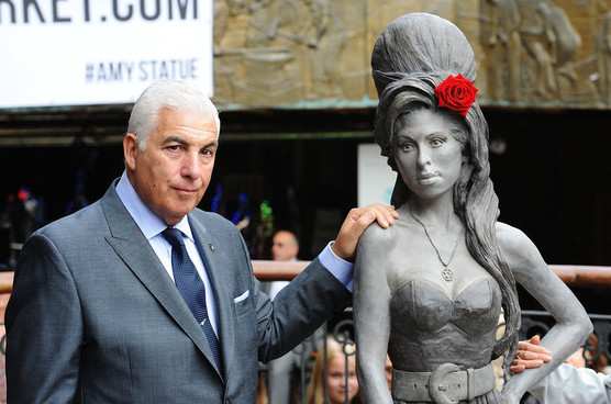 Amy Winehouse statue unveiled in Camden
