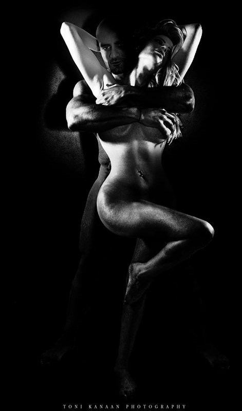 Lara Kay Poses Completely Naked with Male Model