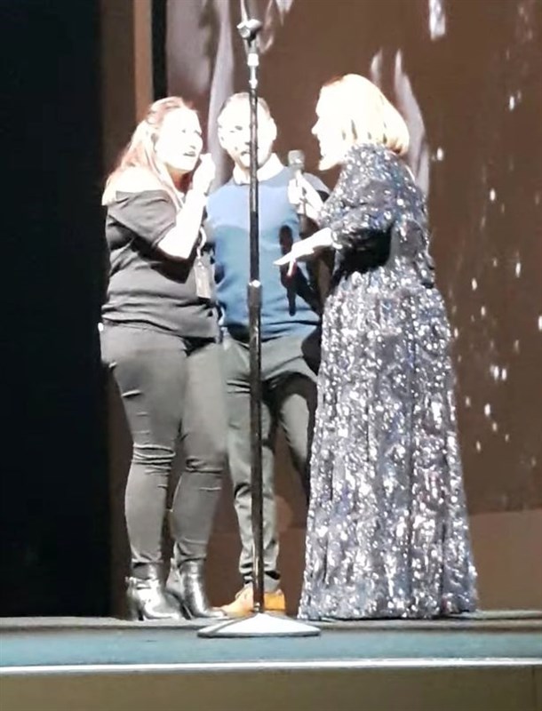 Adele stops performance to invite couple on stage after seeing him proposing in the audience