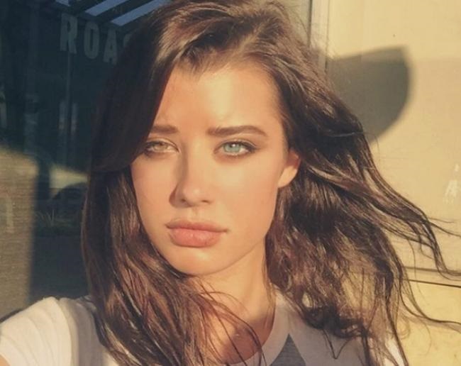 Models eyes hypnotises the internet