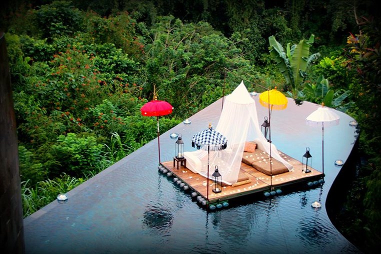 10 Amazing Hotels You Need To Visit Before You Die