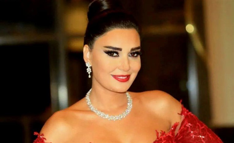 سيرين عبد النور بملابس الإستحمام
