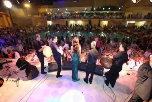 نجوى كرم وعاصي الحلاني يشعلان سماء جنوب لبنان 