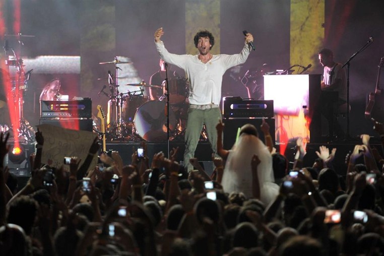Lead Singer of Snow Patrol Dedicates the Song He Usually Dedicates for His Father to Lebanon!
