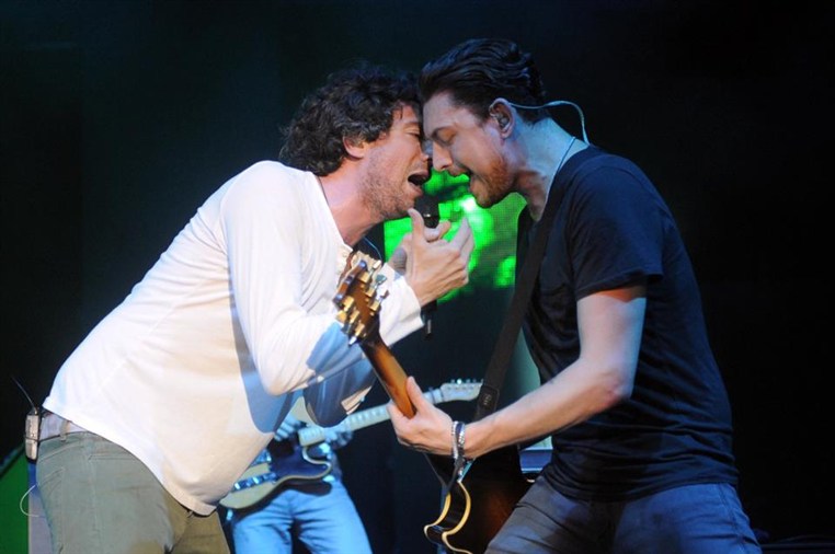 Lead Singer of Snow Patrol Dedicates the Song He Usually Dedicates for His Father to Lebanon!