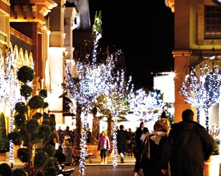 THE CHIC OUTLET SHOPPING VILLAGES HAVE WINTER WRAPPED UP IN A BOW