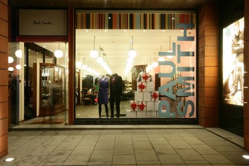 Paul Smith supports local artists with their first in store concert in Beirut.