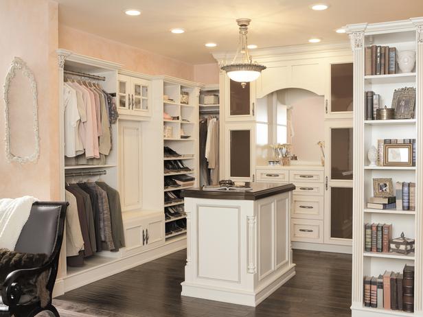 Exceptional Walk In Closets To Accentuate Your Fashion Collections