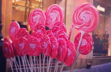 Street Love, Night Shopping 