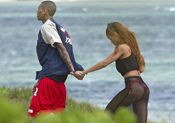 Rihanna Celebrated her Birthday with Chris Brown in Hawaii