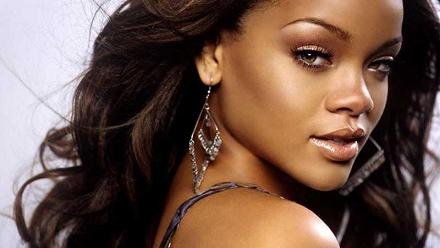 Rihanna going to Abu Dhabi for concert