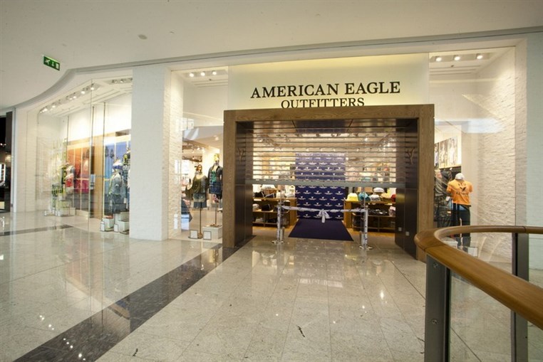 American Eagle Outfitters Celebrates New Store with Two Innovative Graffiti Campaigns