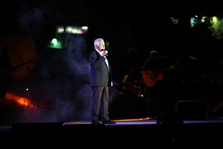 Michel Sardou Sings His Greatest Hits in Jounieh