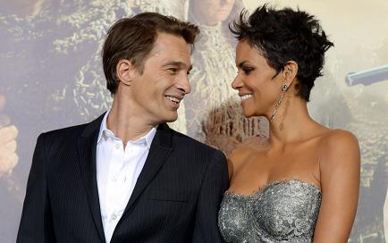 Halle Berry and Olivier Martinez Tie the Knot
