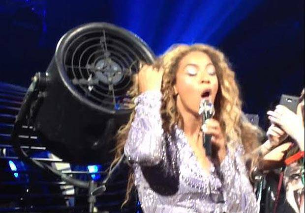 Beyonces Hair Gets Stuck in a Fan 