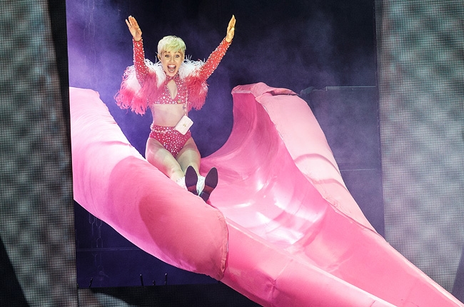 Lawsuit Filed Over Miley Cyrus Tours Tongue Slide