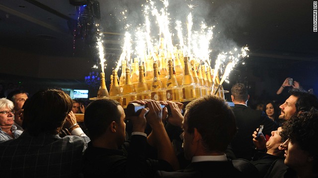 15 realistic things that happen in EVERY Night Club in LEBANON
