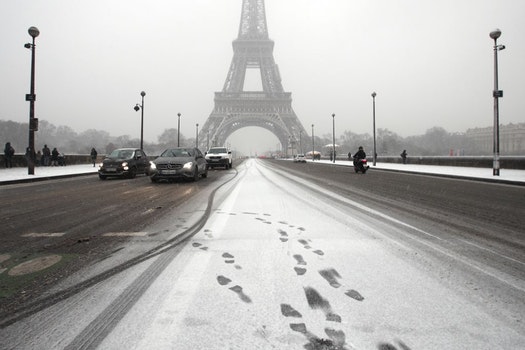 Eiffel Tower forced to close as snow blankets Paris