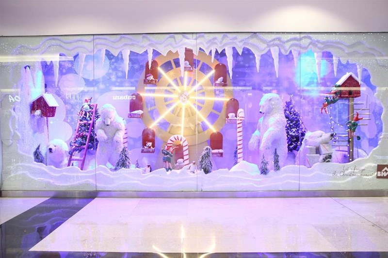 Let's Freeze the Christmas Moment at BHV!