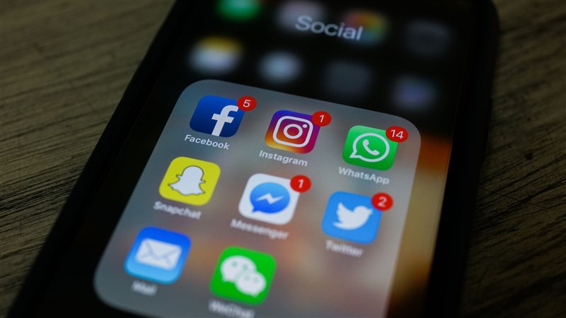 In Video: Social Media Experts Tell Us How To Filter Through Fake News In 2021