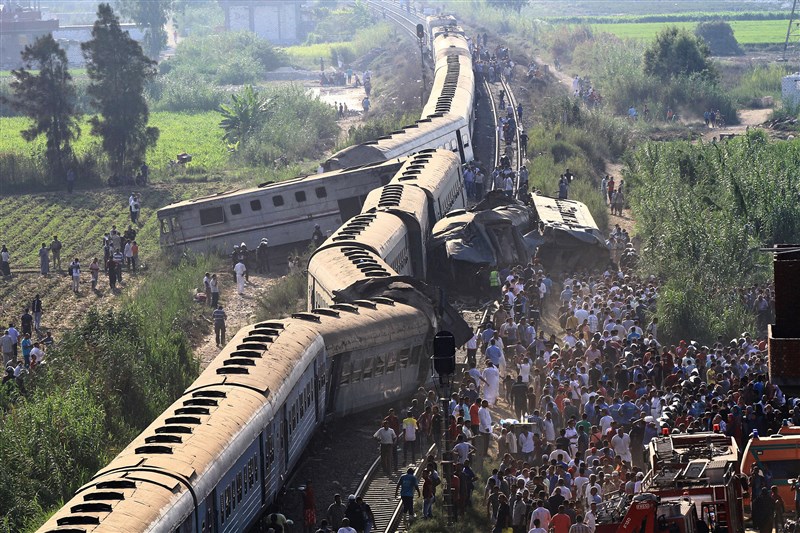 In Video: The moment of collision trains in Egypt