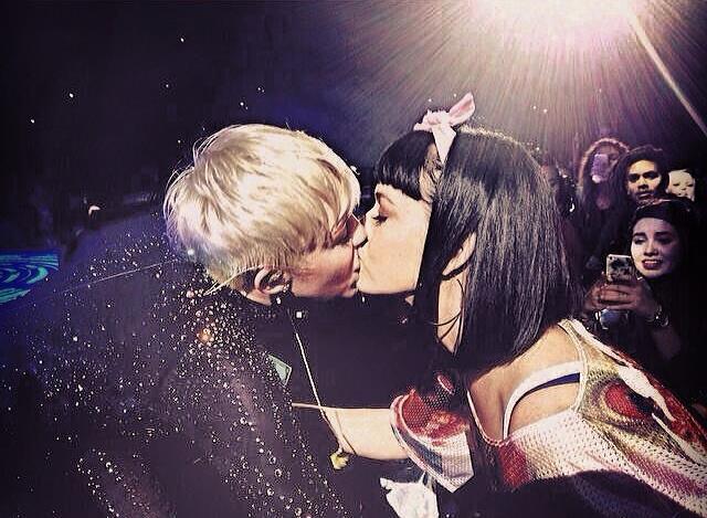 Miley Cyrus Kisses Katy Perry at Bangerz Concert