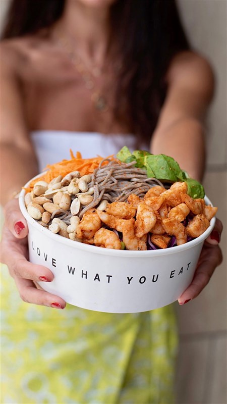 SALATA Wins Deliveroo Best Healthy Restaurant Award in UAE 2023