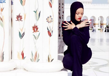 Rihanna Asked to Leave Abu Dhabi Mosque 