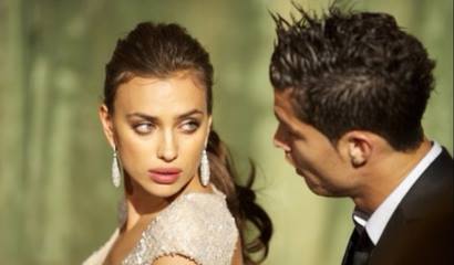 بالصور: صديقة رونالدو تتعرى.. تتضامنًا مع مختطفات نيجيريا