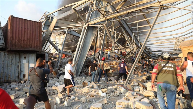  Apocalyptic scenes after explosion rocks city