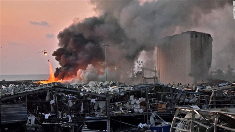  Apocalyptic scenes after explosion rocks city