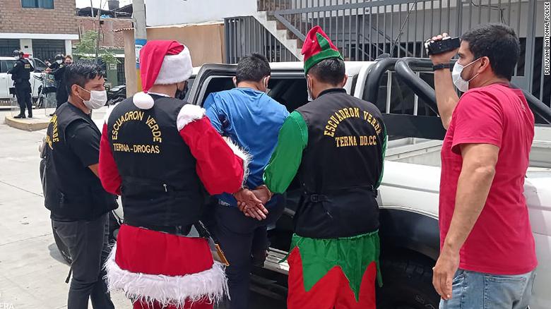 In Video: Undercover Officers Dressed As Santa And His Elf Catch Car Theft Gang